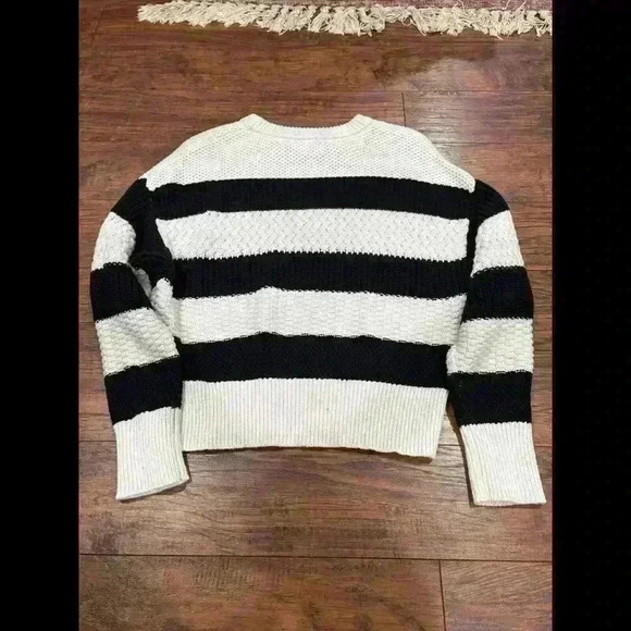 A New Day Women's Size Medium Long Sleeve Crewneck Sweater Cream Black Stripe - Picture 3 of 5